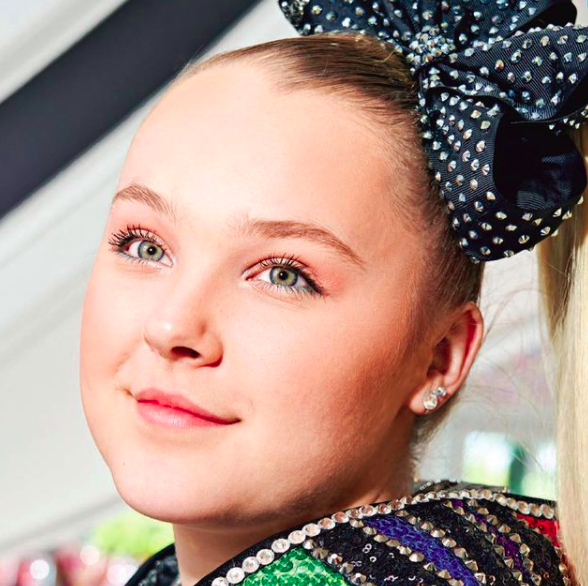 ジョジョ シワ 恋人との別れで泣く Celeb Times