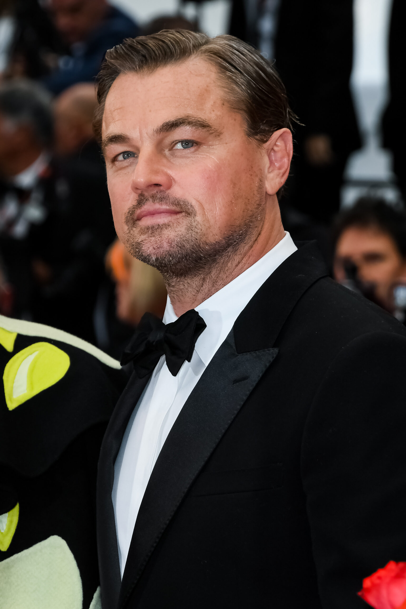 レオナルド・ディカプリオ、ガチムチボディに変身!隣にピンクのビキニ女子も | CELEB ☆ TIMES