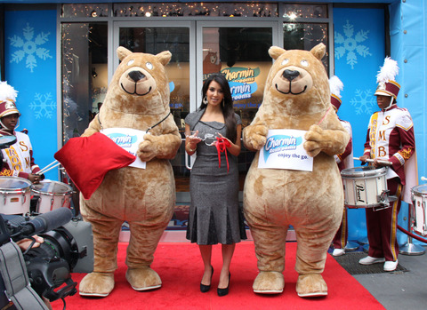 FP_6131157_Kardashian_Charmin_NYC_112310