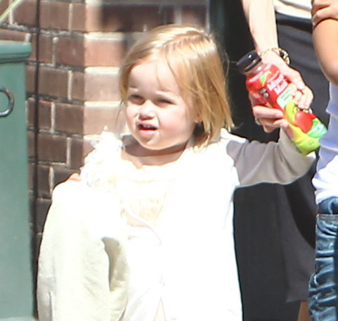 BPittAJolie032011Part2_05_X17