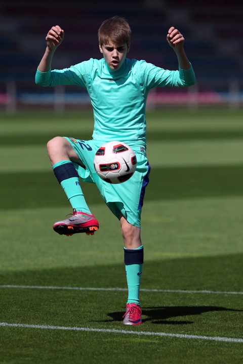 JUSTIN BIEBER 040711 02