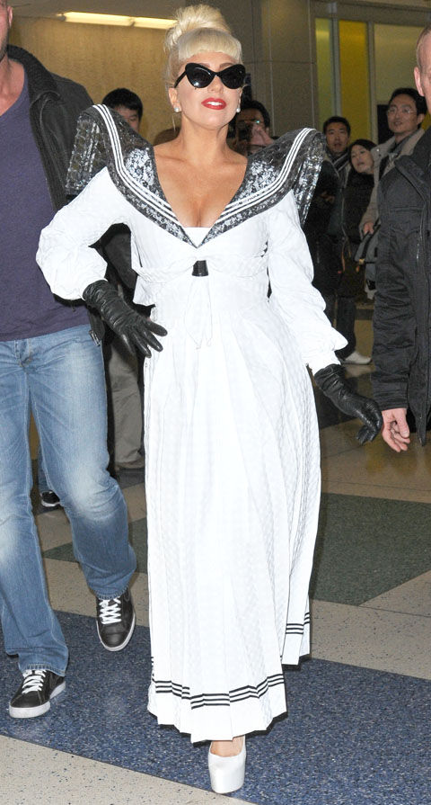 jfk_gaga_20111226_2