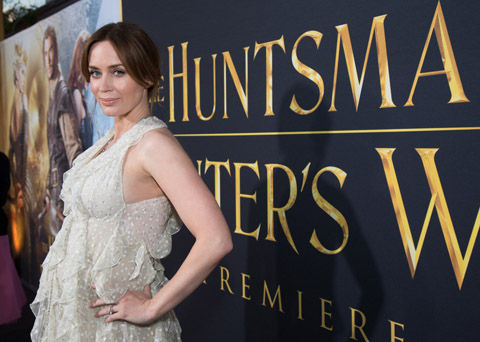 妊娠中のエミリー・ブラント01