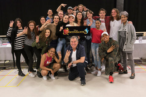 監督ケニー・オルテガを中心に勢ぞろいしたキャスト01