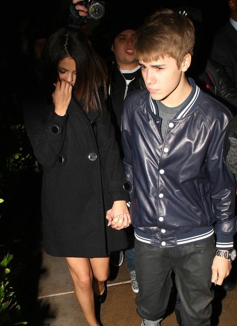 FP_6892285_Bieber_Gomez_GRL_01_04