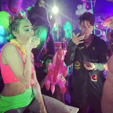 mileycyrus20141123_05