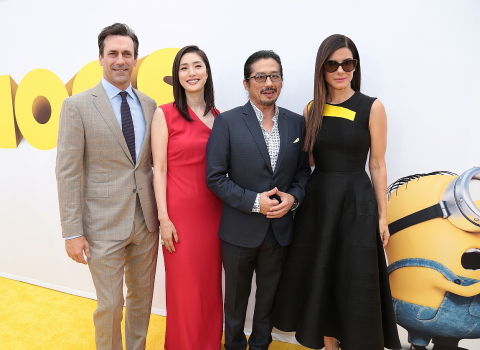 左からジョン、天海さん、真田さん、サンドラ