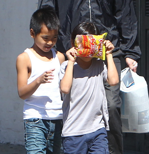 BPittAJolie032011Part2_07_X17