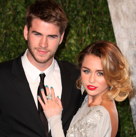 miley_engaged_03_wenn3755072