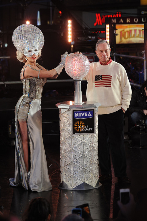 acephotos243844-123111_NewYear