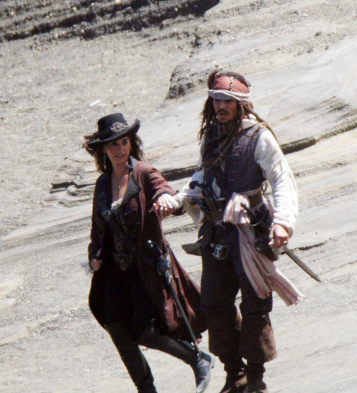 DEPP CRUZ 072610 WW 01