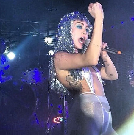 miley2014124_02