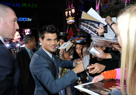 156407658EC077_The_World_Pr