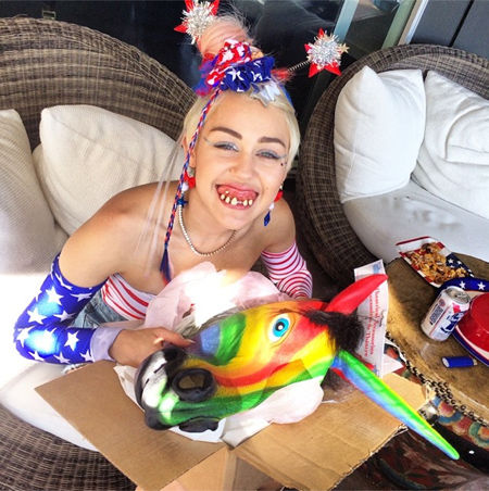 miley201475_02