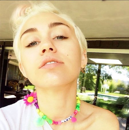 miley201471_02