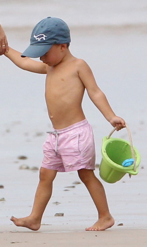 GBundchenBeach072912_12_X172