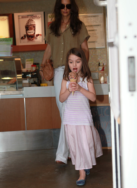 FP_7321914_HolmesCruise_IceCream_BRJ_14_19