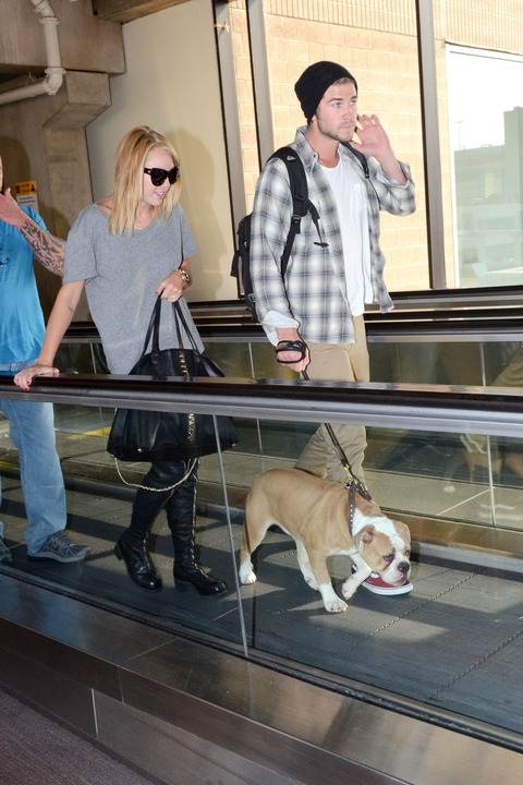 miley_liam08_wenn5880058