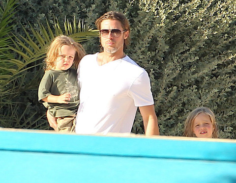 joliepittpt2062711_14_X17