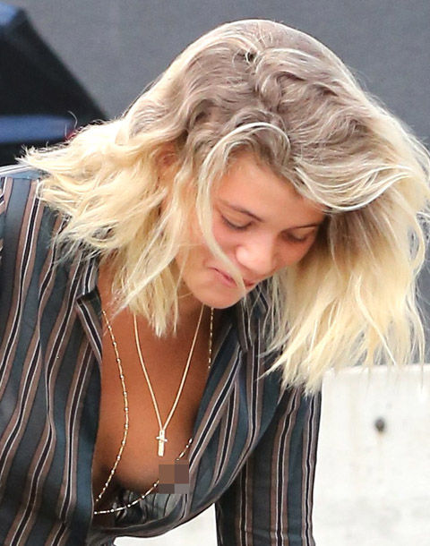 SRichieNipSlip092016_02