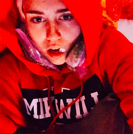 miley2015326_01