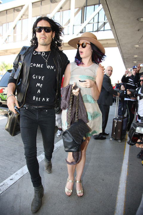 RBrandKPerryFight091710_03_X17