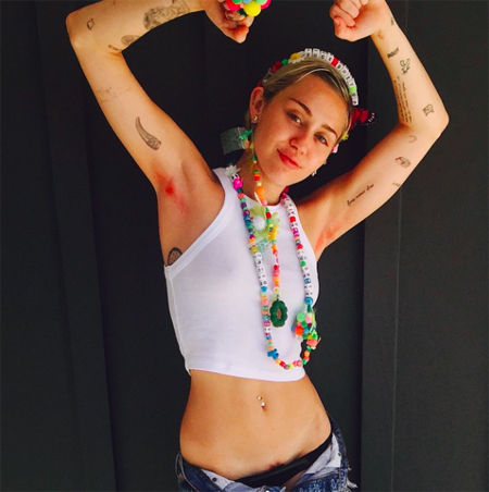 miley201552_02
