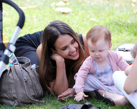 RAMEY JESSICA ALBA 080412 KISS 44