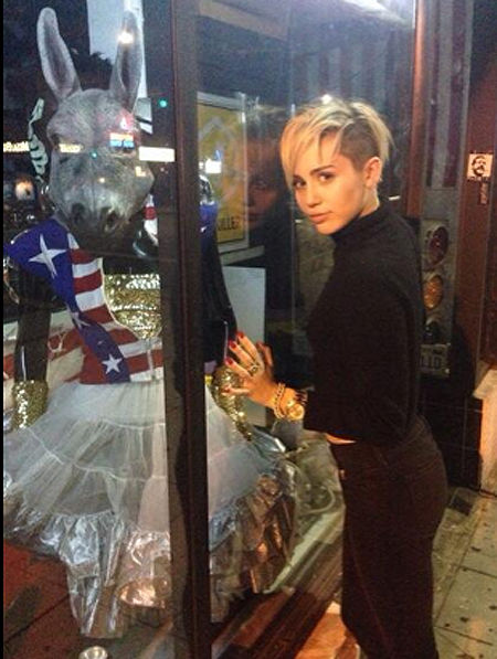 miley20131030_03
