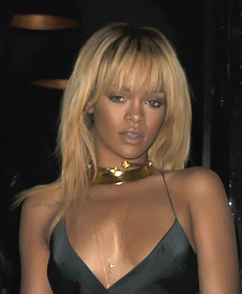rihanna2012219_2