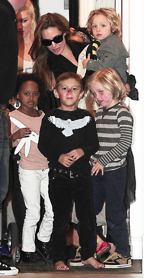 XPOSURE_ANGELINA_JOLIE_-360