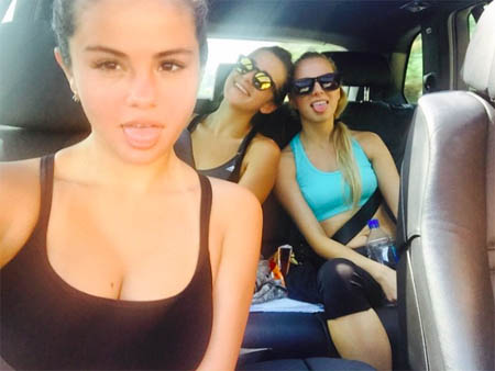 selena2015425_02