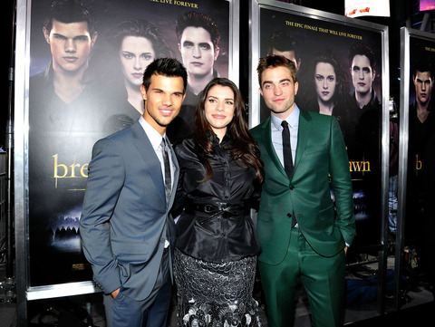 156407658EC107_The_World_Pr