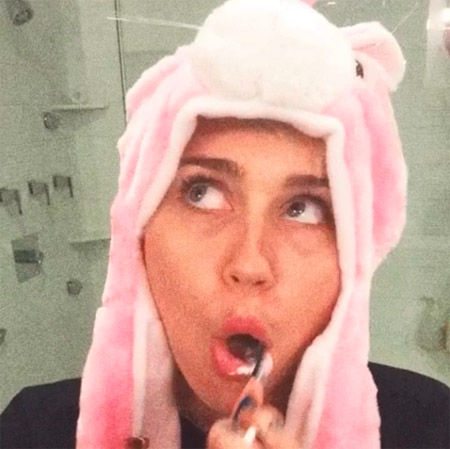 miley201544_03