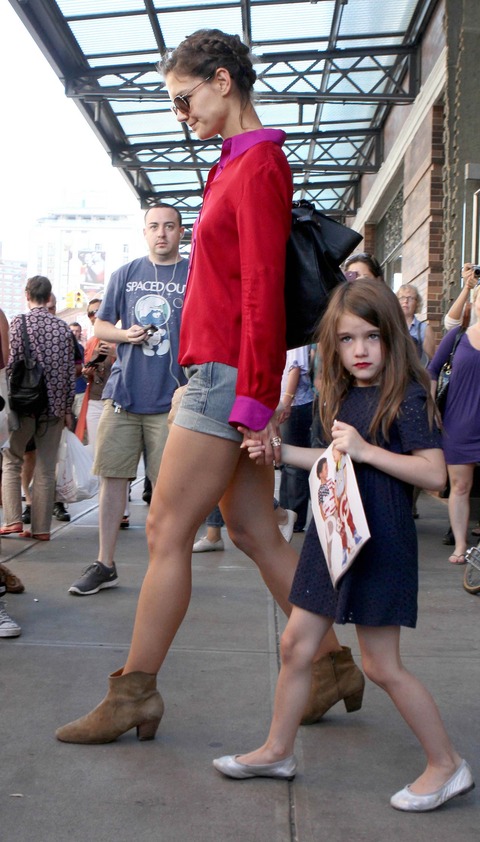 KATIE HOLMES SURI 090911 SB 16