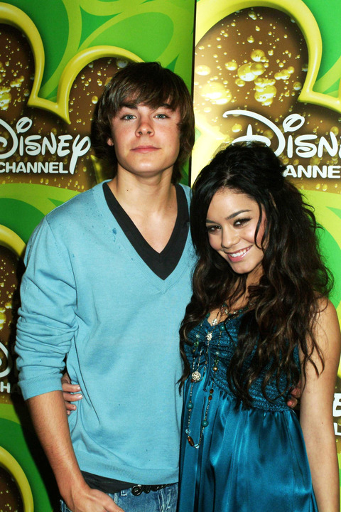 zac_vanessa_004_wenn437995