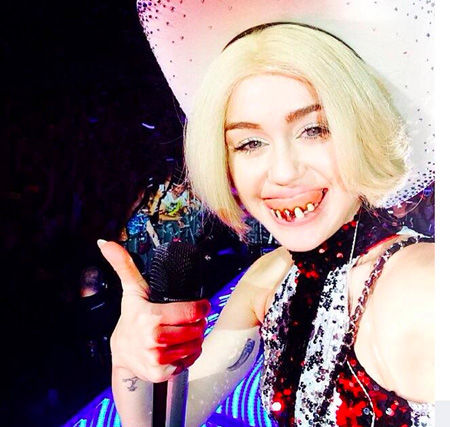 miley201464_03