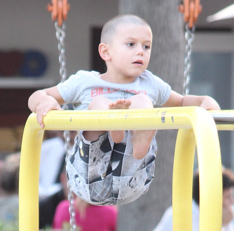 gstefaniexcl081011_25_X17