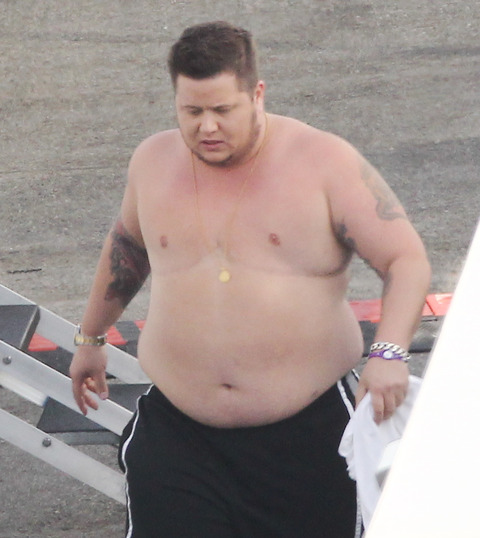 cbonoTOPLESS091911_02_X17