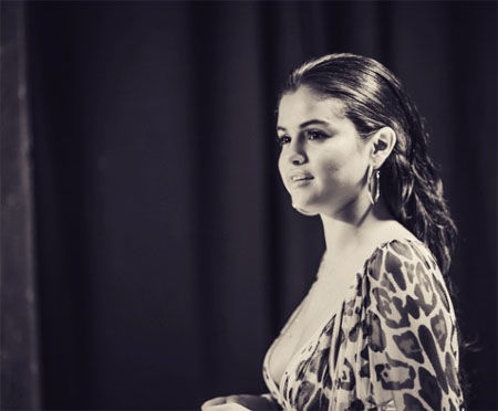 selena2015228_01