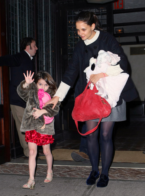 FP_8304090_CruiseHolmes_FamilyOutting_CWNY_03_12