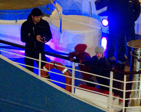 PITT JOLIE IP3 112810 14