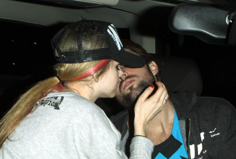 ALavigne032811_01_X17