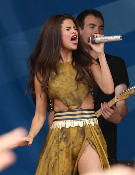 selena2013_701_1