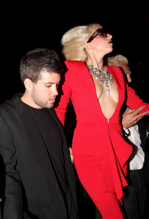 LadyGagaBOOBS082611_02_X17