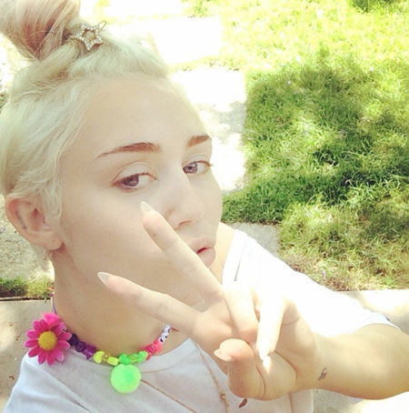 miley201472_04