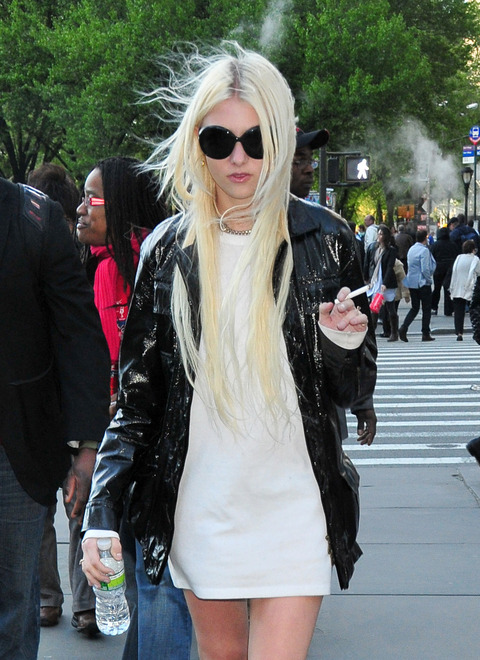 FP_7267148_Momsen_Taylor_01_09